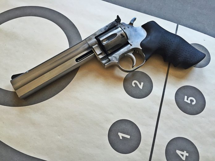 Dan-Wesson-715-left-side