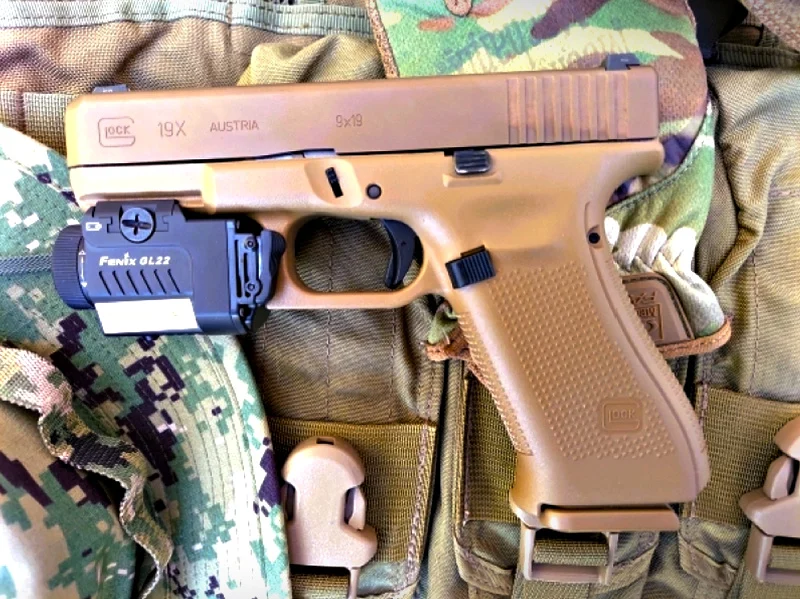 Glock 19X with Fenix GL22