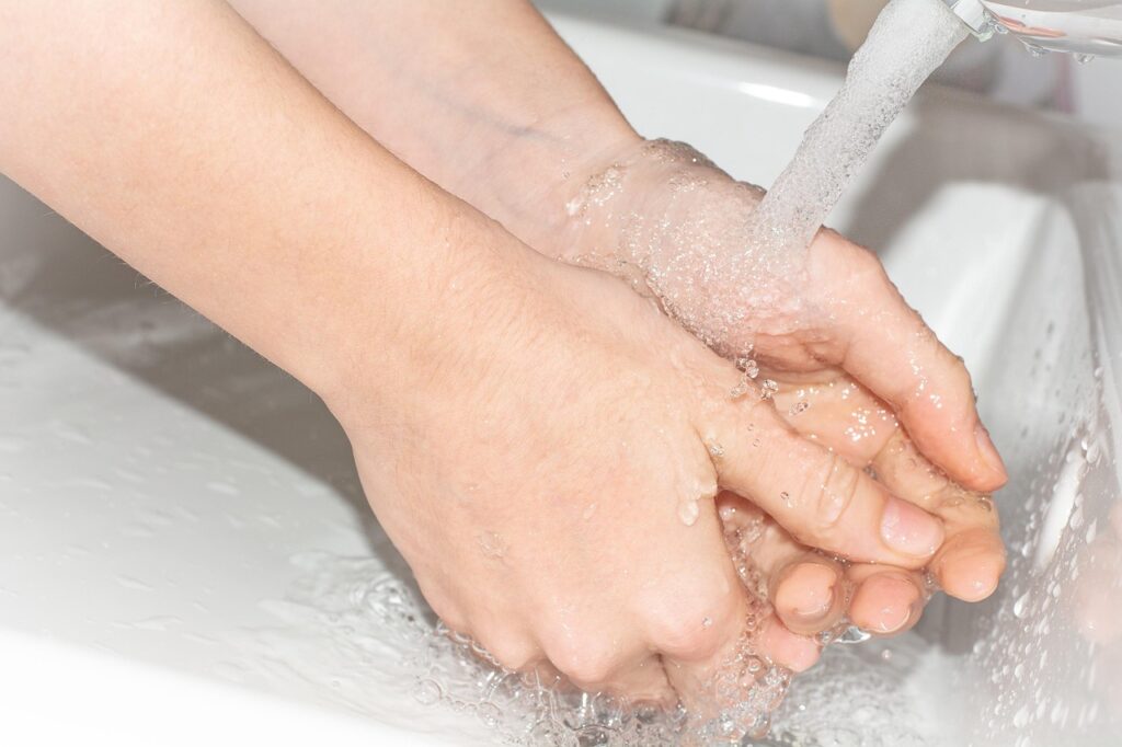 Avoid food poisoning - wash hands regularly